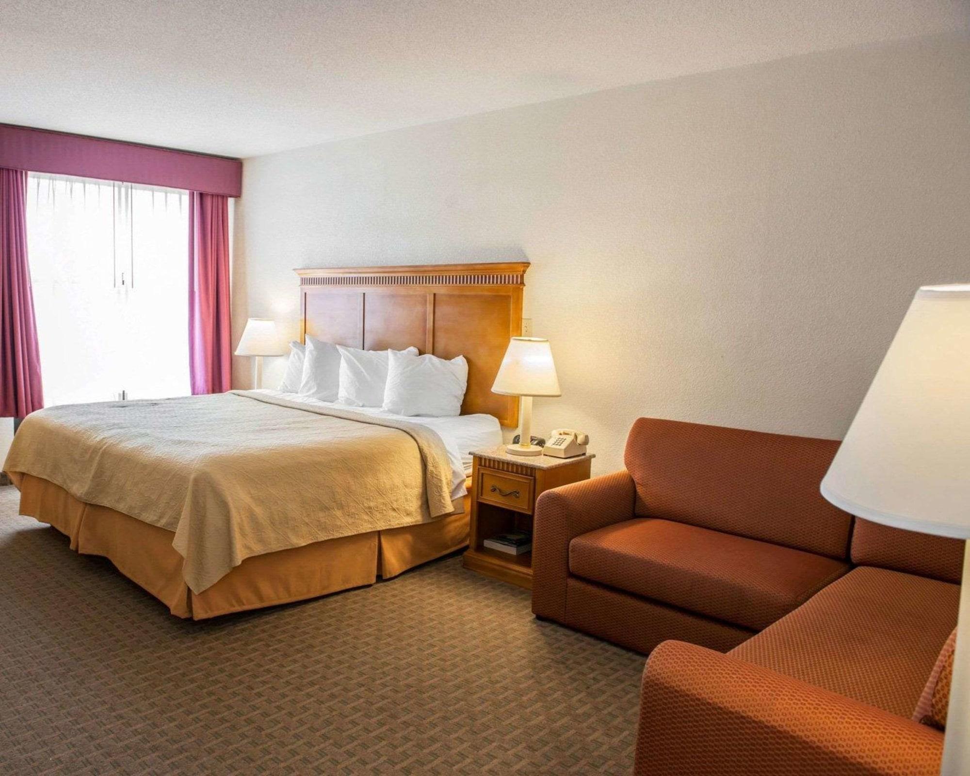 Quality Inn And Suites Indianapolis Exterior foto