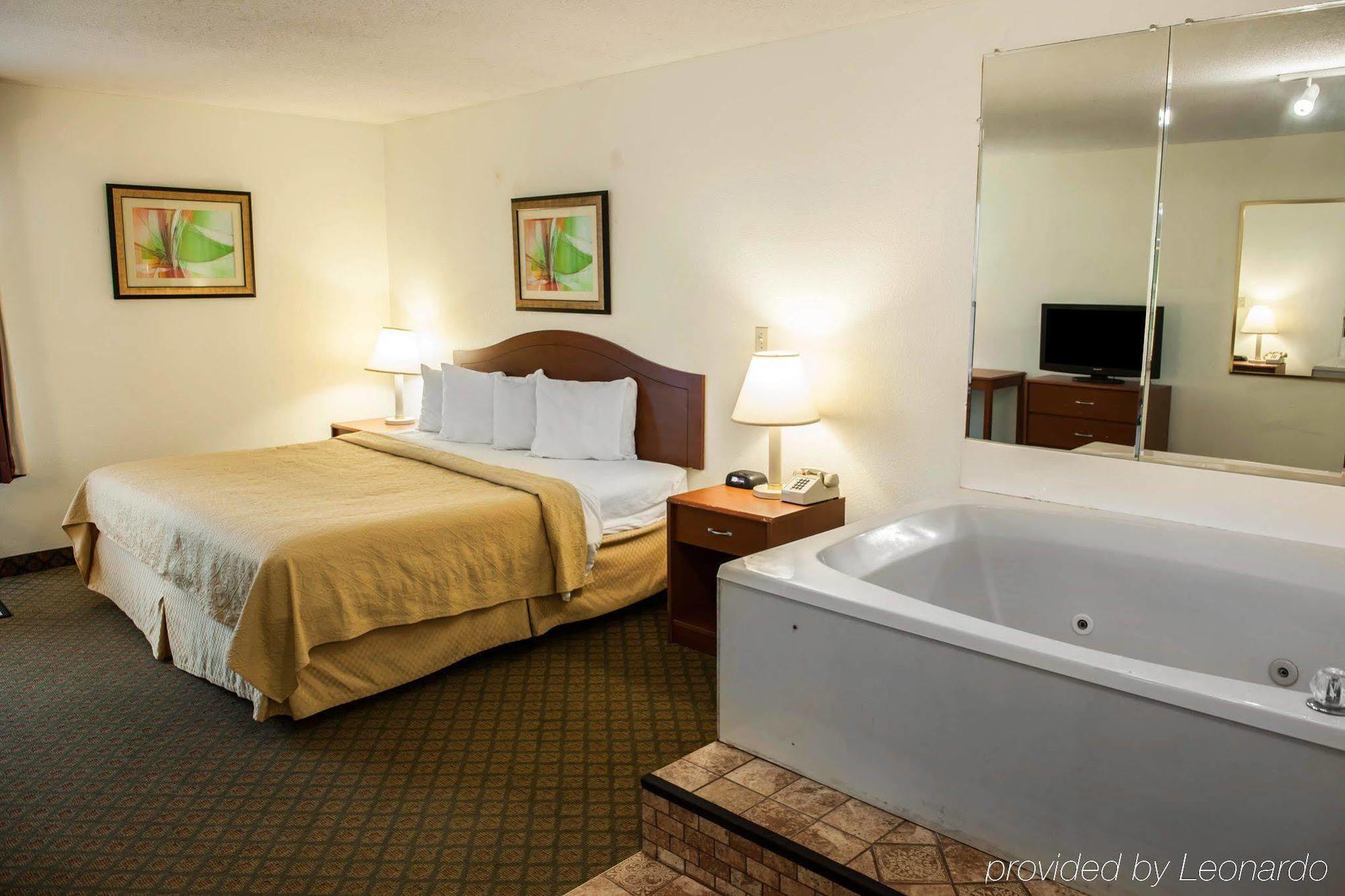 Quality Inn And Suites Indianapolis Exterior foto